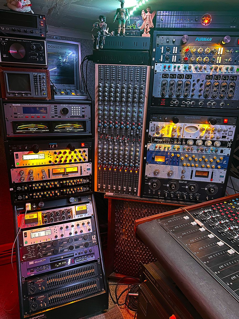 outboard audio equipment